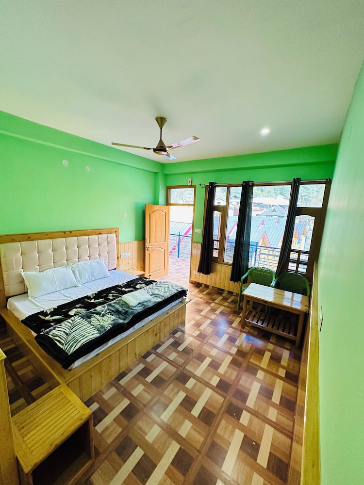 Premium Room Triple Beds photo 2