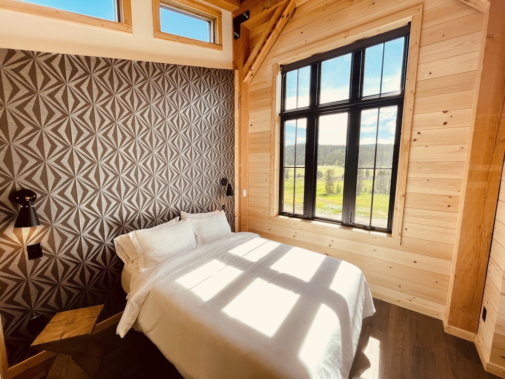 Luxury Cabin, 2 Queen Beds, Valley View photo 1