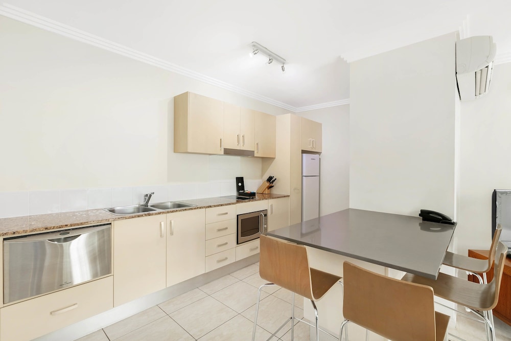 Room, 1 Bedroom (Swim Out) - Photo 8