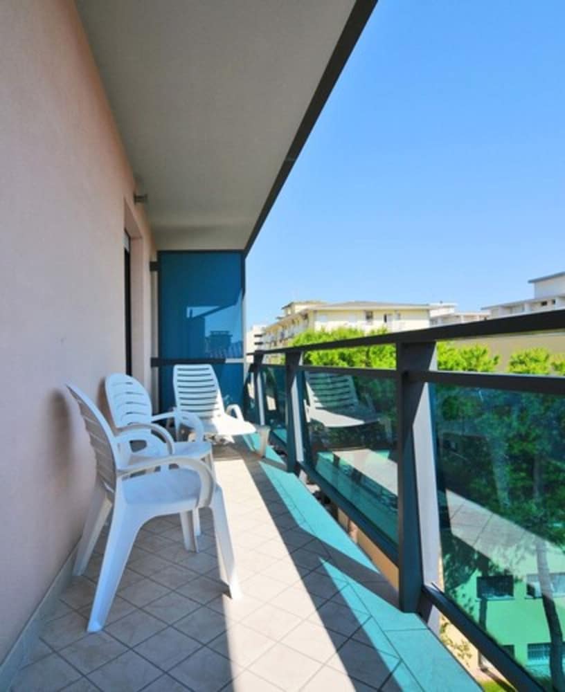 Standard Triple Room, Balcony photo 3
