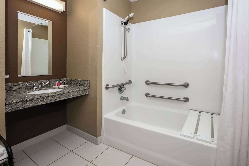 Room, Accessible photo 2