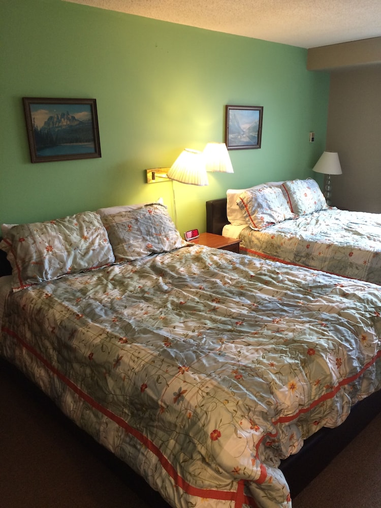Room, 2 Queen Beds photo 2