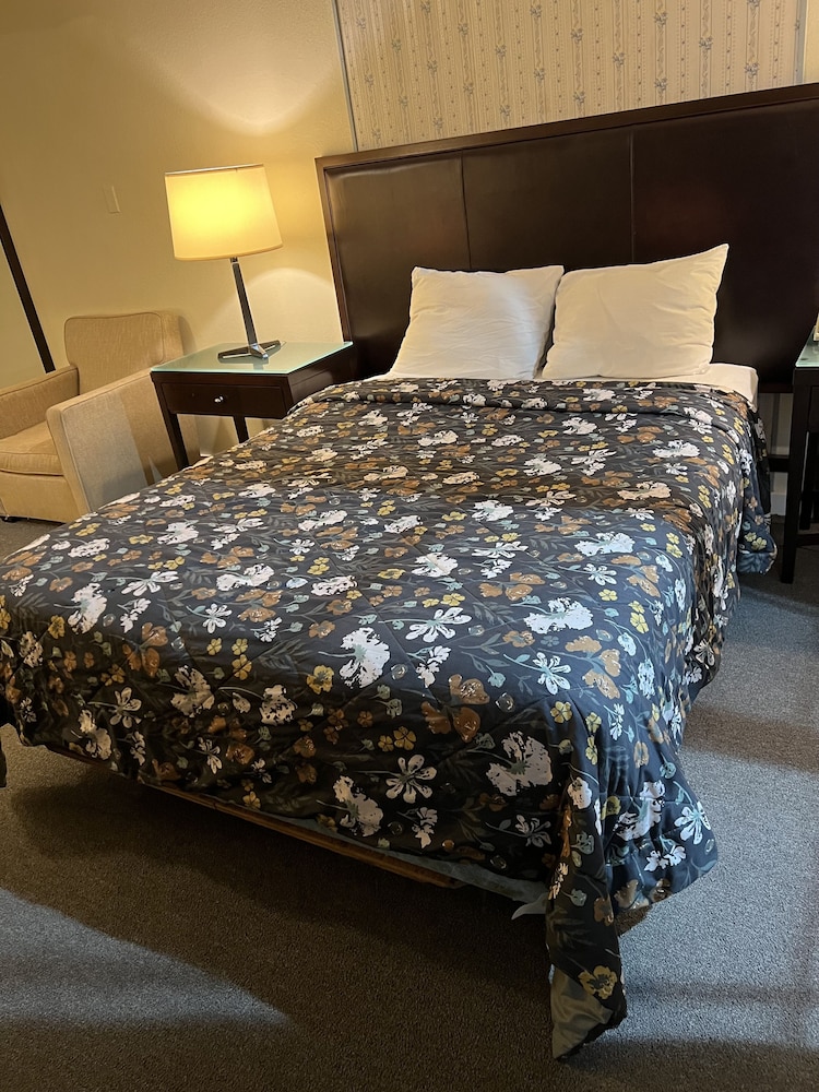 Deluxe Room, 1 King Bed photo 1