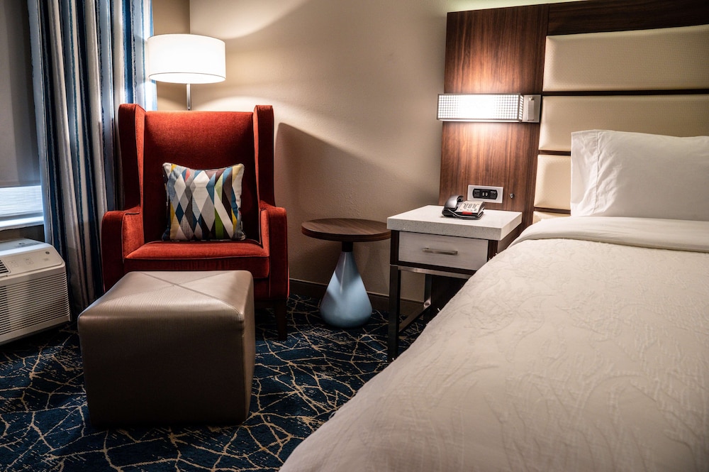 1 King Bed Accessible with Bath Tub - Photo 6