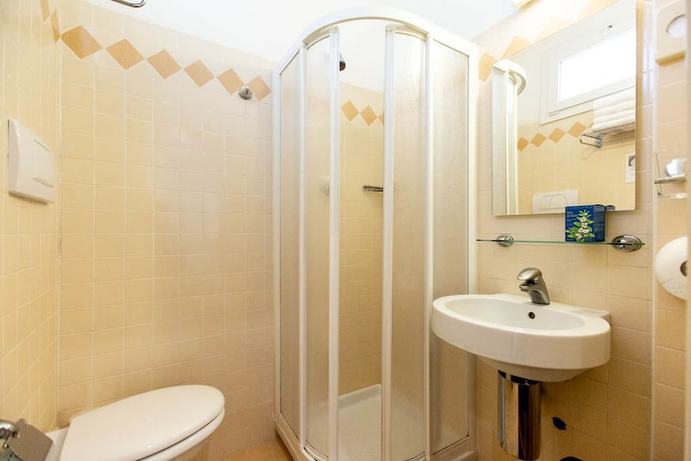 Standard Triple Room - Photo 5
