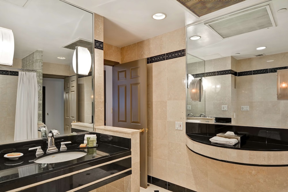 Suite, 1 Bedroom (1 King Bed) - Photo 7