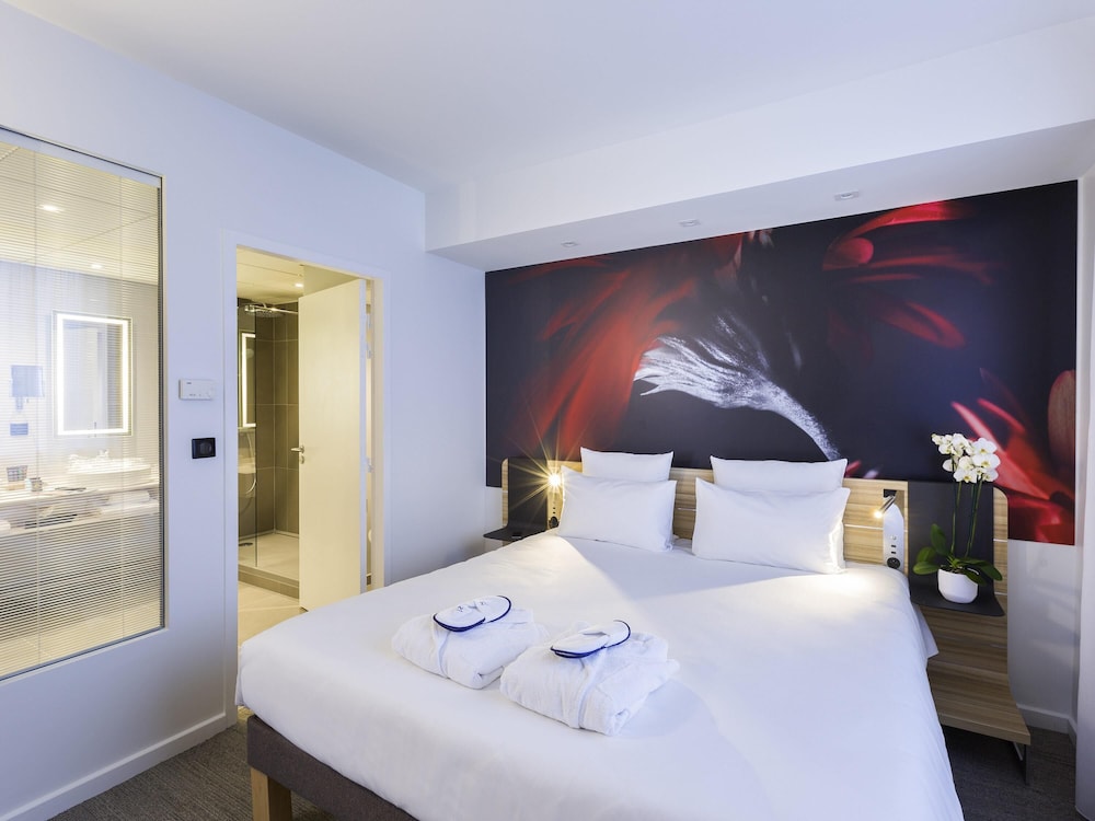 Suite, 1 King Bed - Photo 1