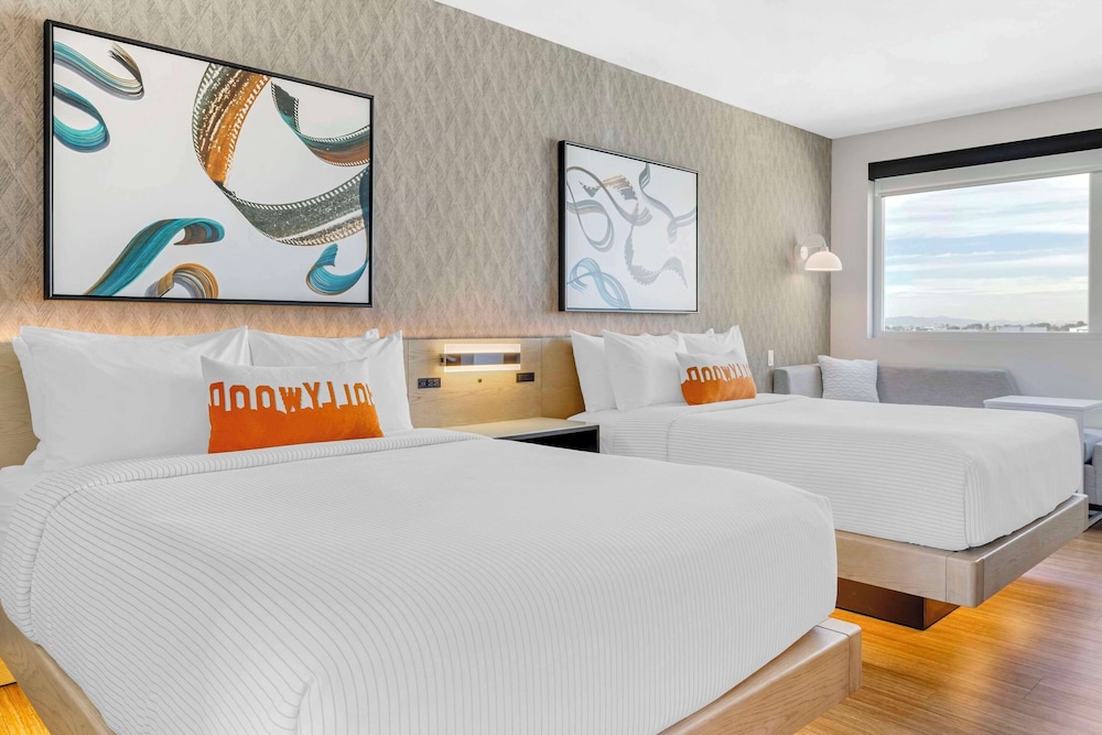 Room, 2 Queen Beds, Non Smoking (Upgrade) - Photo 2
