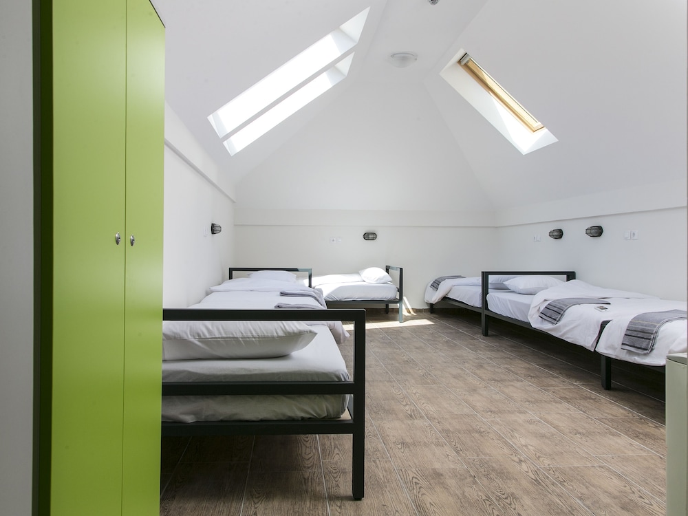 6 beds - Female only dorm photo 1