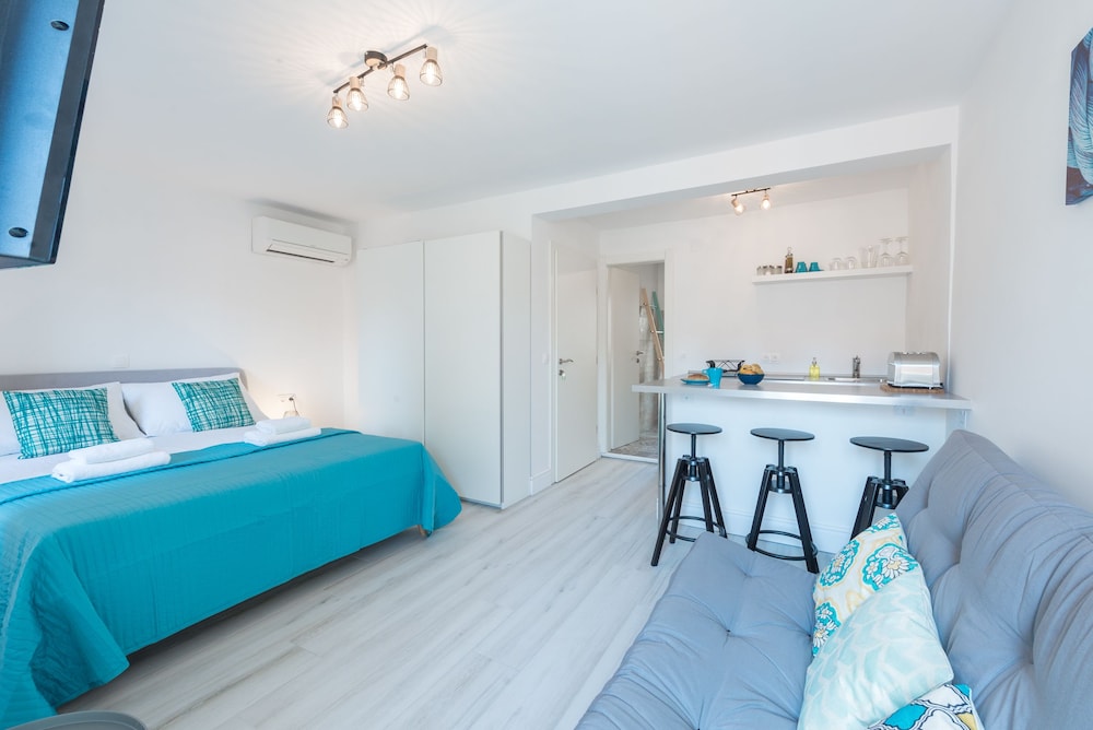 Deluxe Studio Suite photo 2