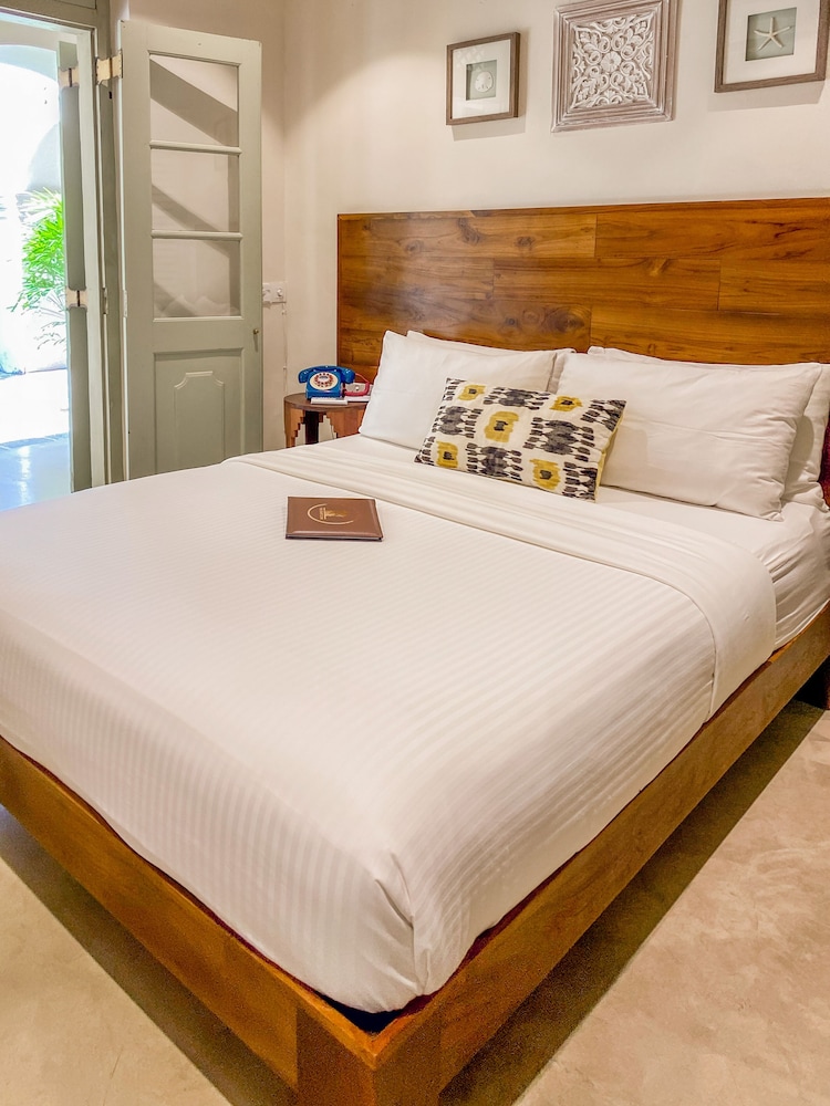 Standard Double Room, 1 Queen Bed, Courtyard Area photo 3