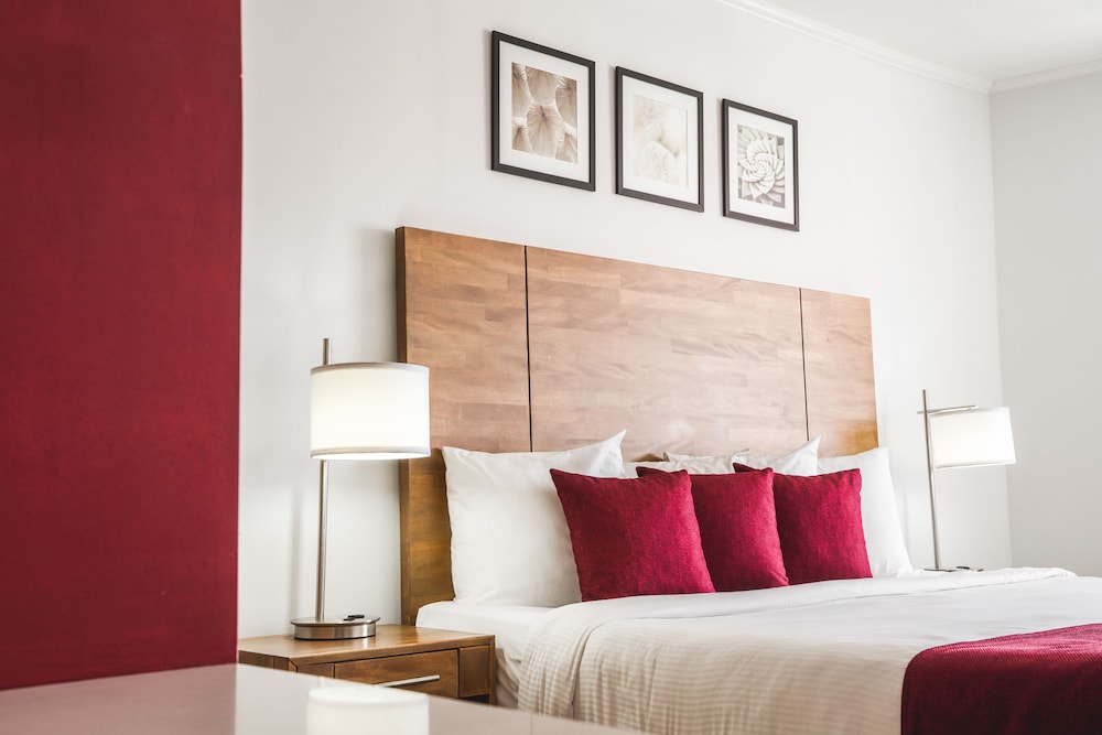 Signature Suite, 1 King Bed, Kitchenette, City View