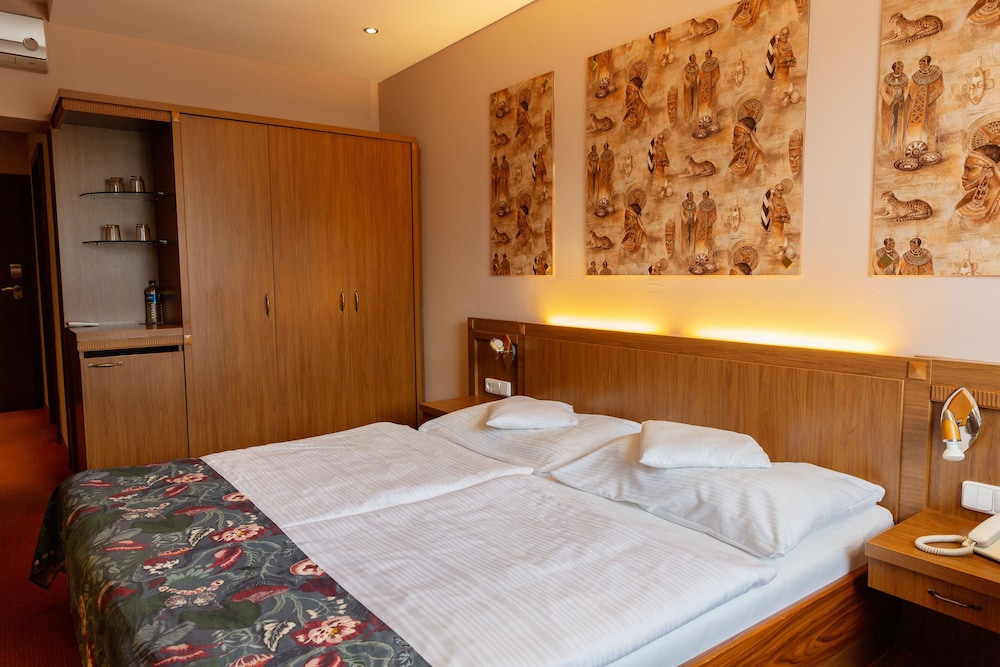 Comfort Double Room, 1 King Bed, Non Smoking - Photo 9
