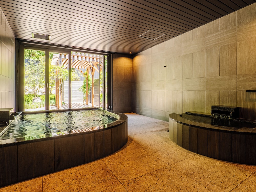 Luxury Suite, Private Bathroom, Garden View photo 2