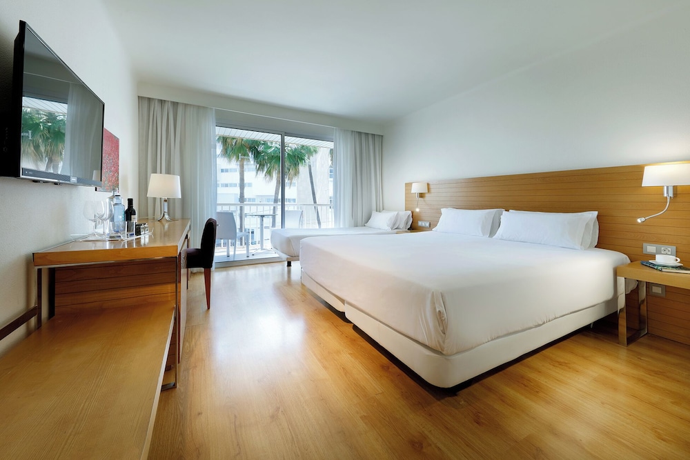 Standard Room (Extra Bed 2 adults + 1 child)
