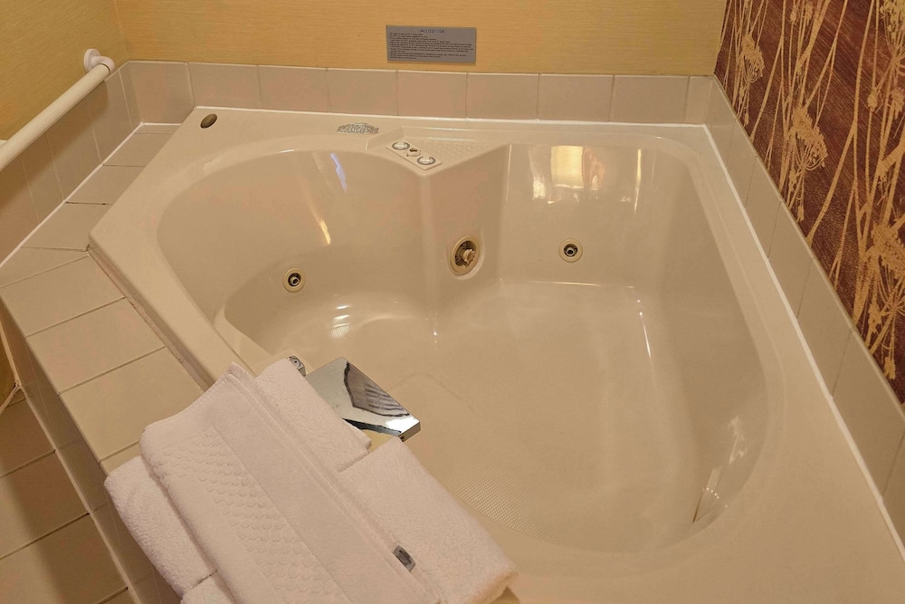 Room, 1 King Bed, Accessible, Non Smoking - Photo 8