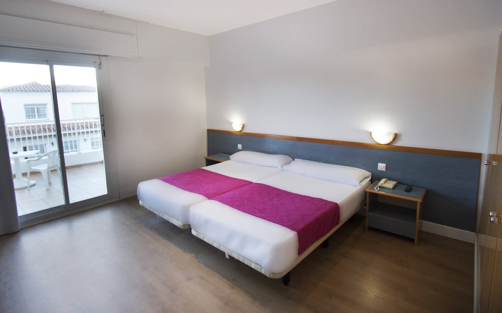Standard Double Room with Terrace Occupancy max 2 adults (max adults 2, max children 1)
