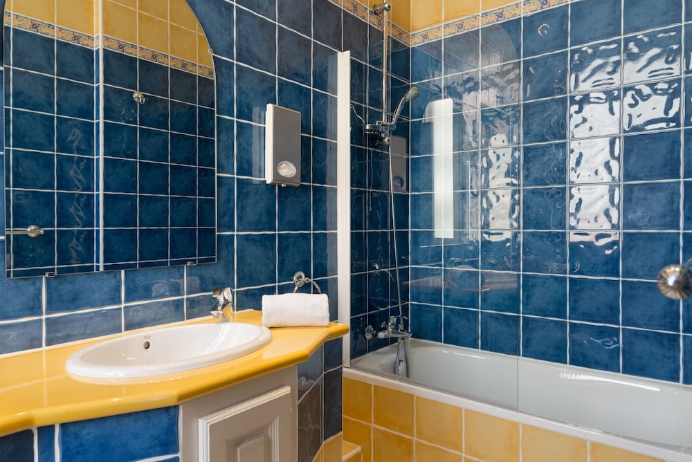 Deluxe Room, Sea View - Photo 10