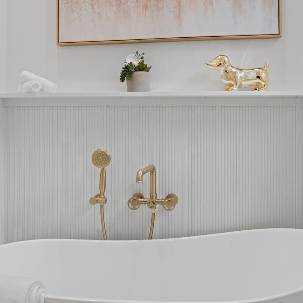 Chic 4-bedroom Haven Designer s Dream Home, Photo 53