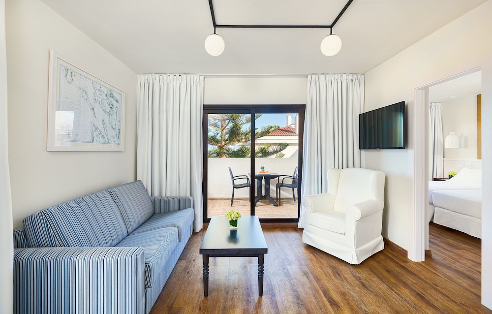 Suite (3 adults + 1 children)