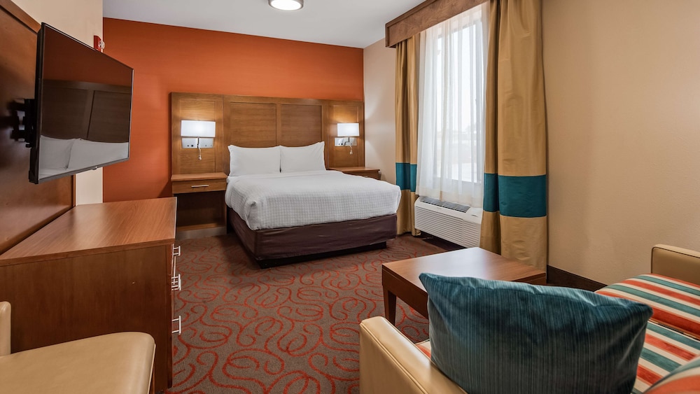 Suite, 1 King Bed, Non Smoking, Refrigerator & Microwave (with Sofabed) - Photo 11