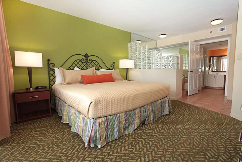 Deluxe One Bedroom Suite - Photo 4