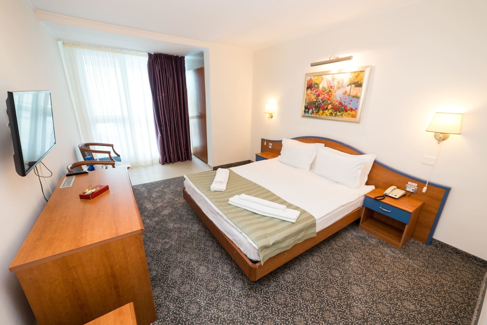 Double Room, Terrace, Ground Floor photo 3
