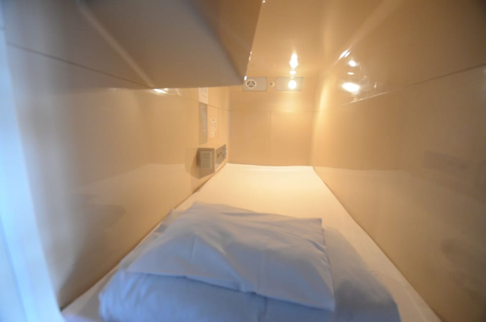 Standard Capsule Room, 1 Twin Upper Bed photo 2
