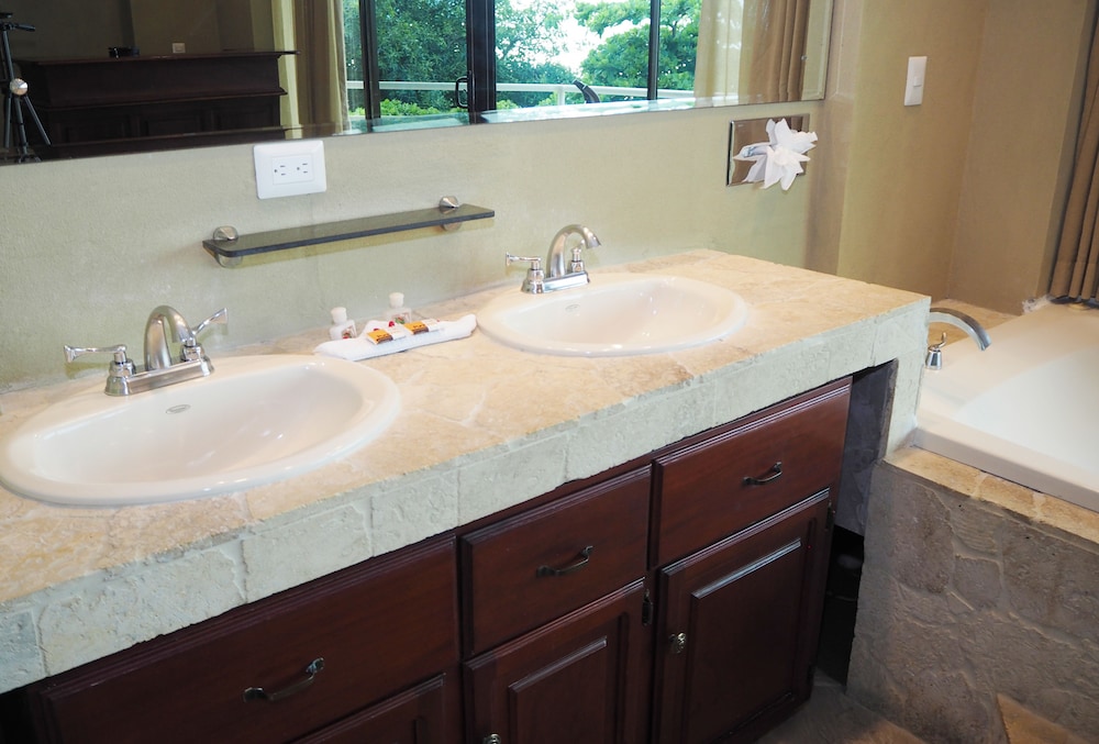 Superior Quadruple Room - Photo 4