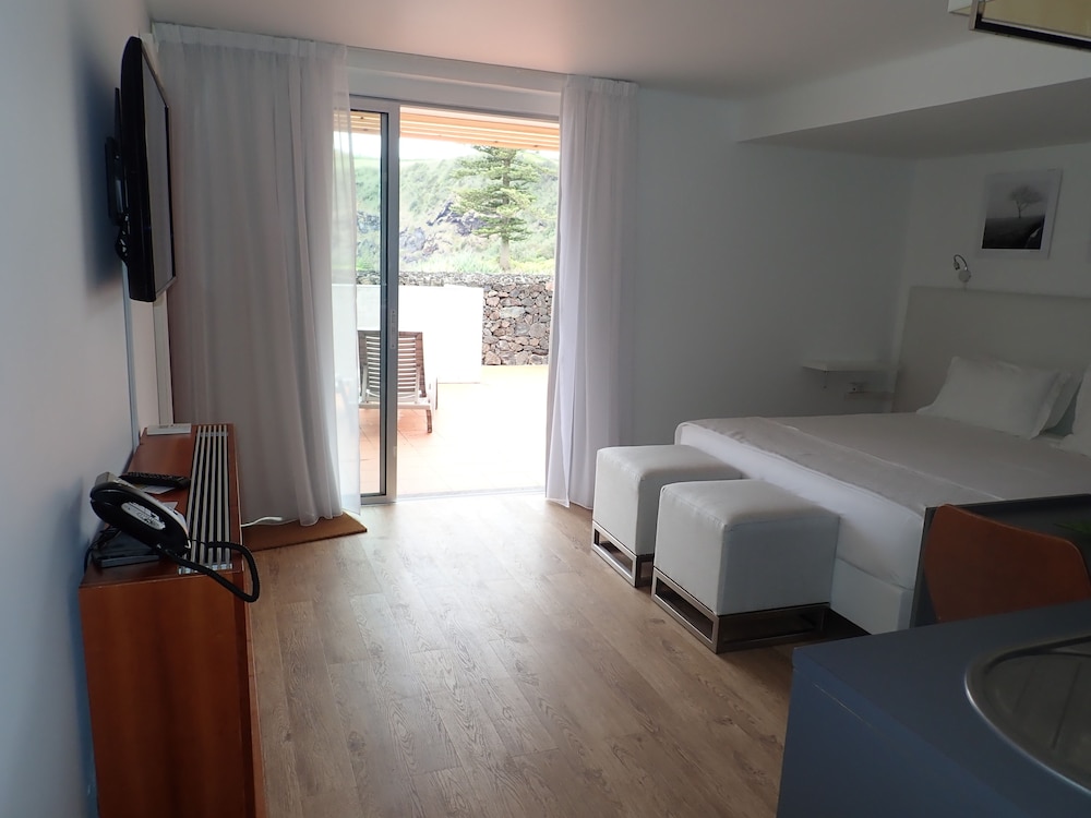 Standard Double Room, 1 Bedroom, Patio, Partial Ocean View photo 2