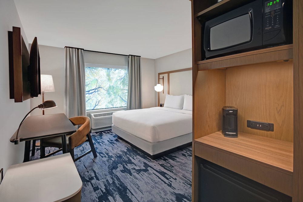 Room, 1 King Bed (Hearing Accessible) - Photo 1