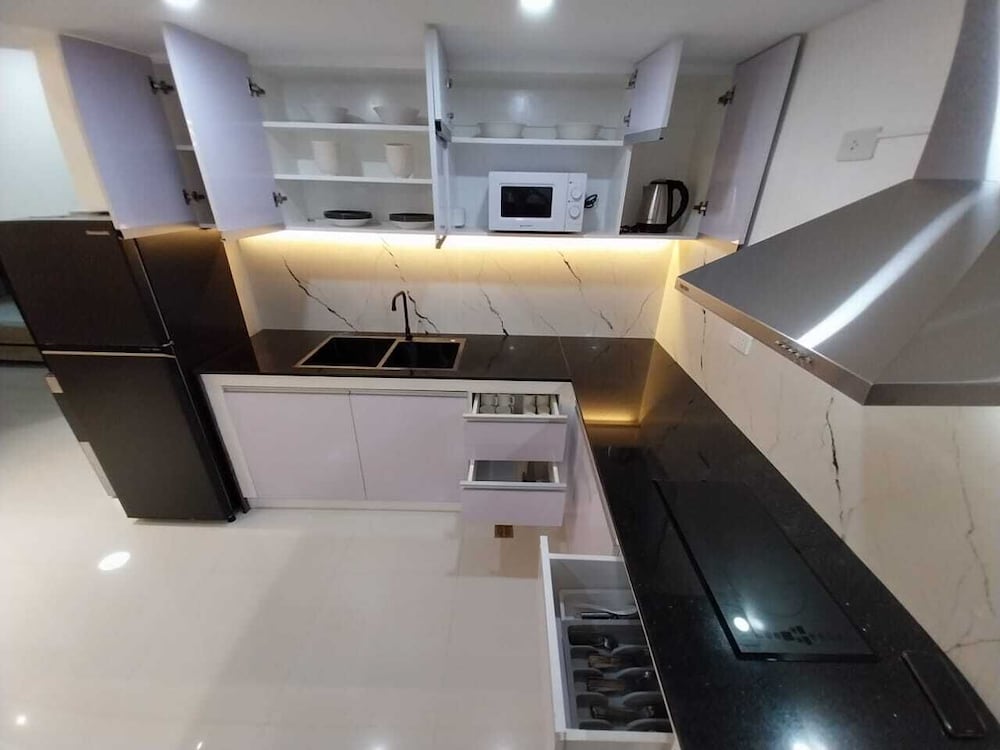 Luxury Apartment, 3 Bedrooms - Photo 33