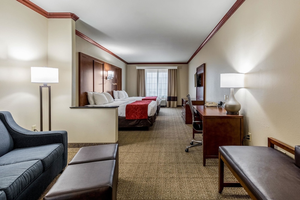 Standard Suite, Non Smoking (2 Queen Beds & 1 Sofa Bed) photo 1