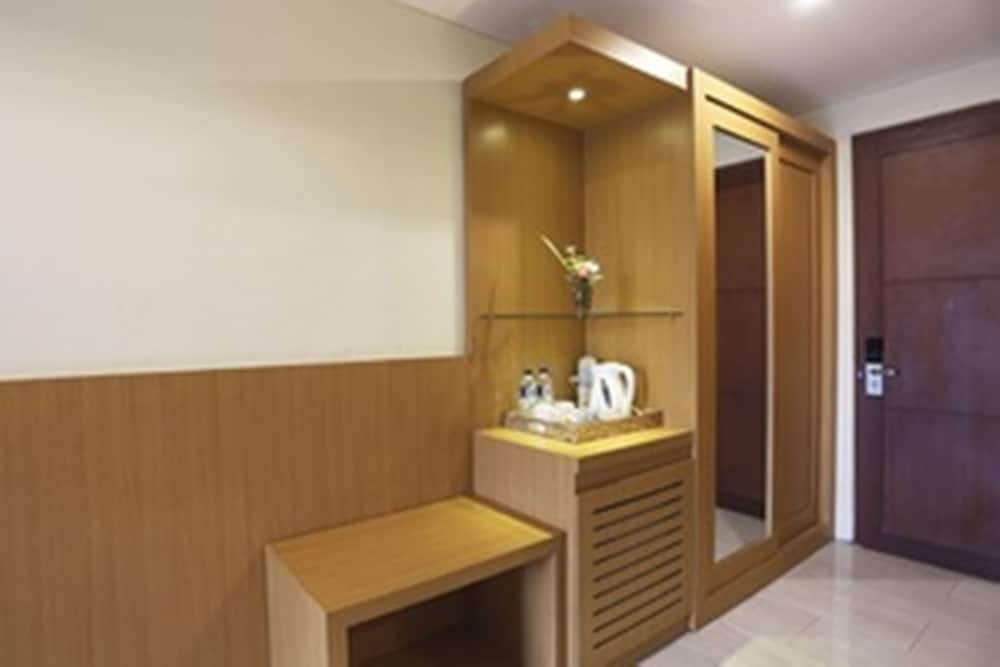 Superior Room (Pool View)
