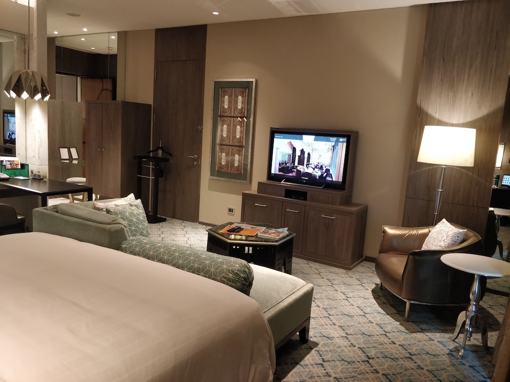 Executive Club, 1 Queen Bed, City view photo 2