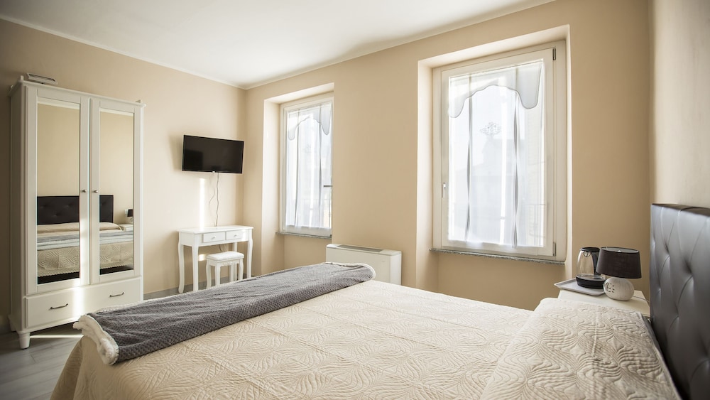Double Room - Photo 2