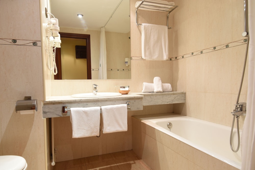 Standard Quadruple Room - Photo 6
