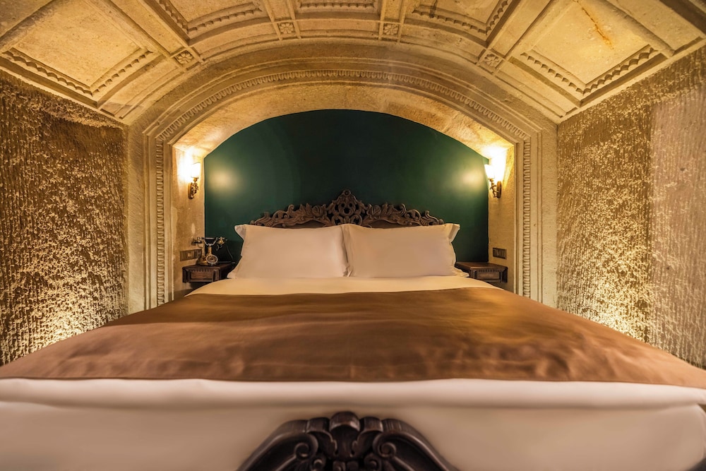 Signature Suite, 1 Double Bed (Pool) photo 3