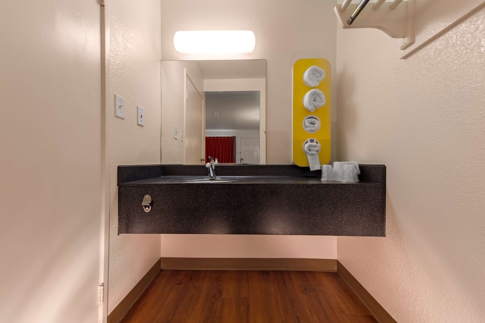 Standard Room, 2 Double Beds, Non Smoking, Refrigerator & Microwave - Photo 5