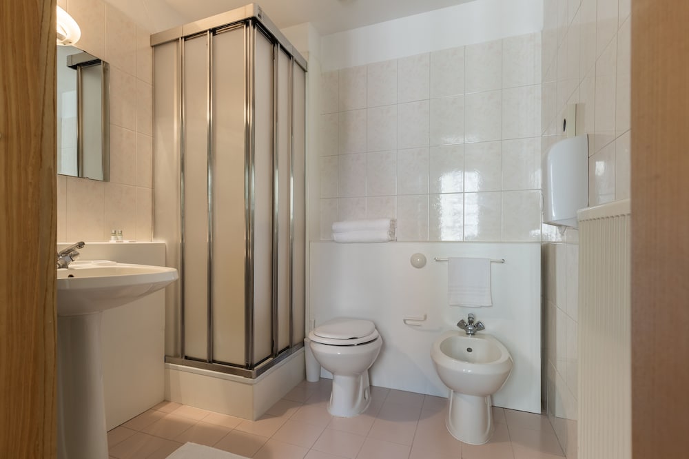 Standard Double or Twin Room photo 3