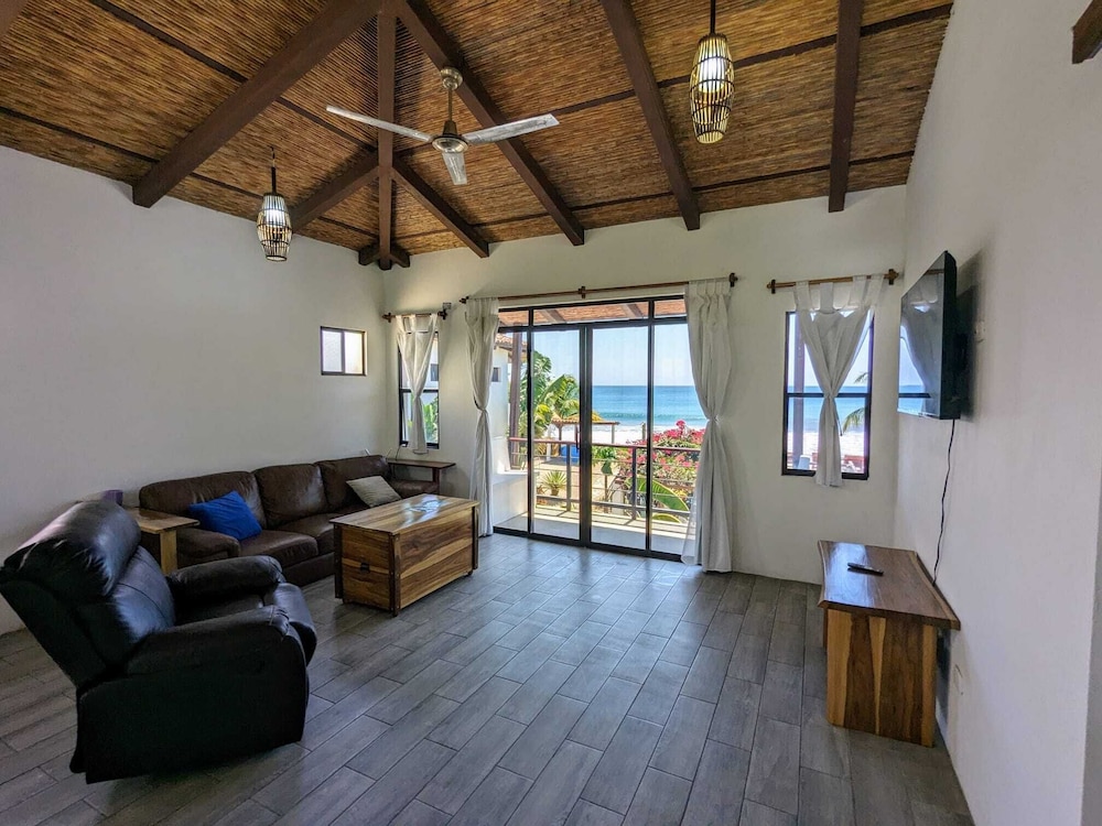 Premium Studio Suite, 1 King Bed, Kitchen, Ocean View photo 1