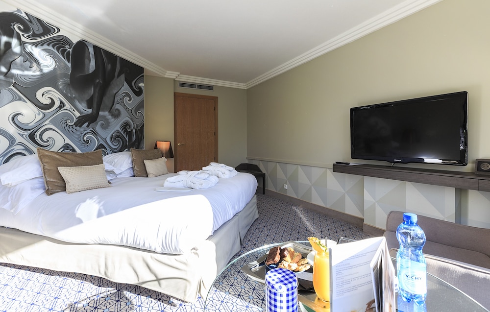 Deluxe Room, Terrace, Park View - Photo 1