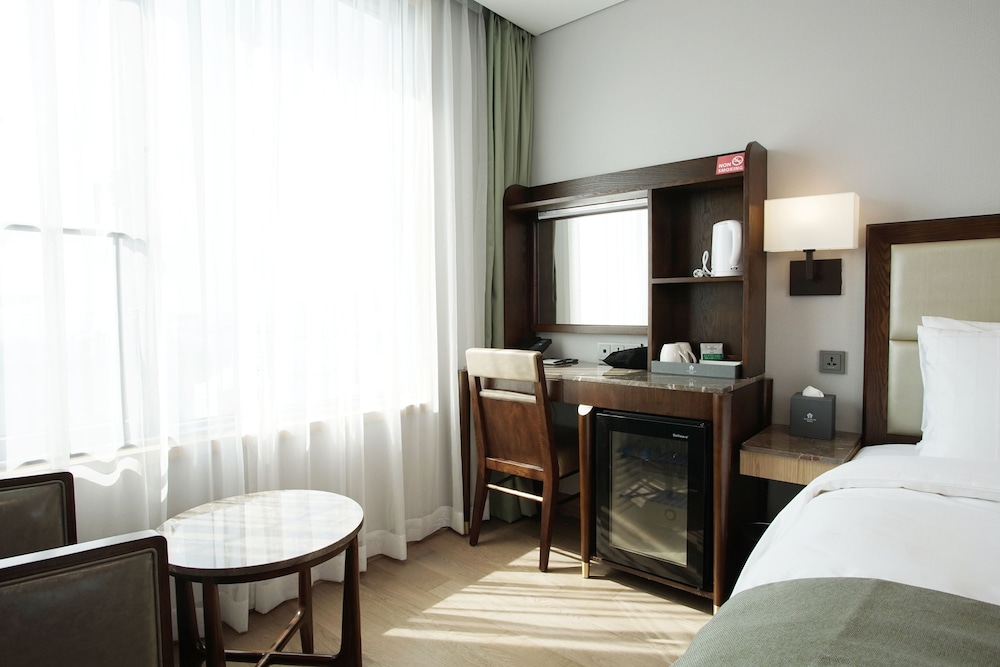 Standard Twin Room, Harbor View photo 3