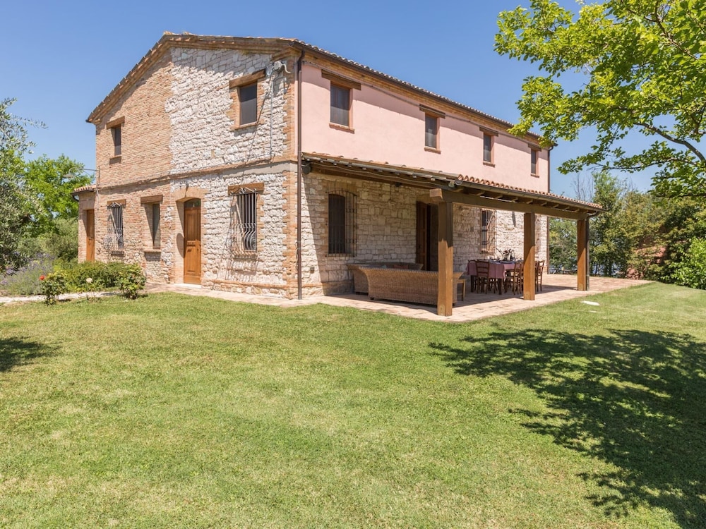 Villa photo 1