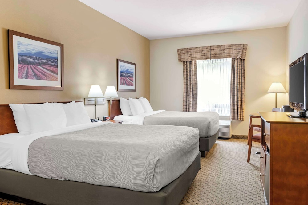 Standard Room, 2 Queen Beds, Non Smoking - Photo 3