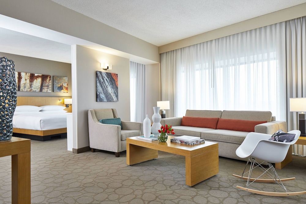 Suite, 1 Bedroom - Photo 8