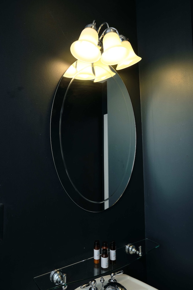 Queen Suite - Photo 12
