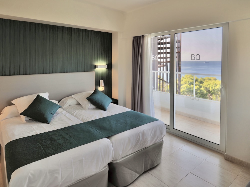 Double Room, Balcony, Sea View (2 adults + 1 child) photo 3