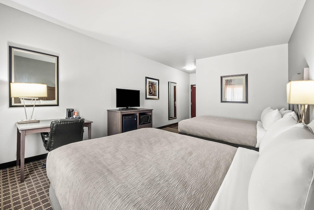Standard Room, 2 Queen Beds, Smoking photo 3