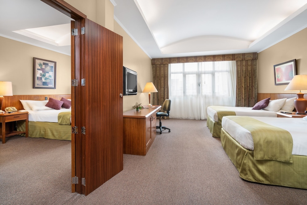 Room, 2 Double Beds - Photo 7